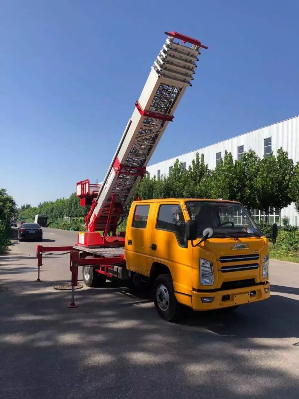 桐梓附近的云梯车出租服务：轻松解决高空作业需求