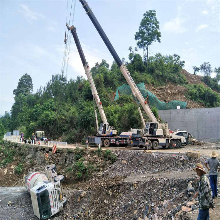 桐梓汽车掉沟里叫吊车救援要多少钱